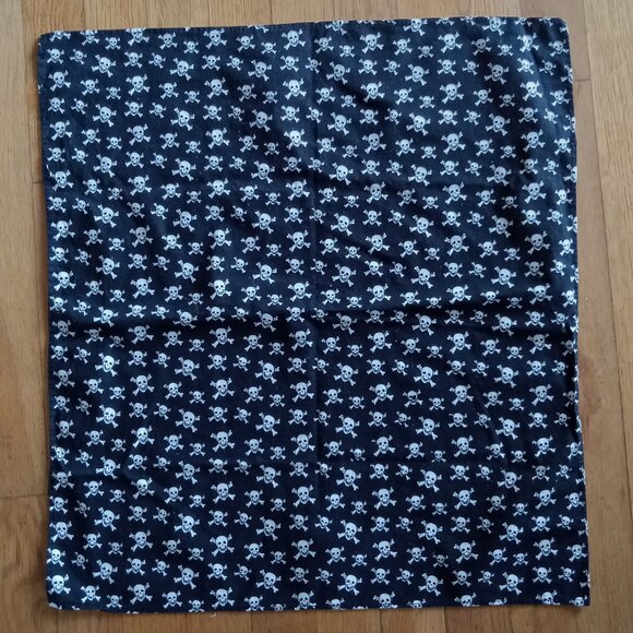 Vintage Skull & Crossbones Black & White Bandana - Picture 2 of 5